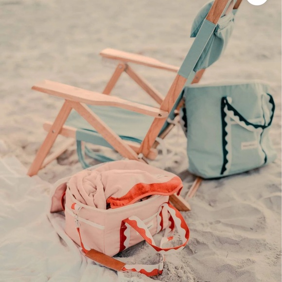 BUSINESS & PLEASURE COOLER 2 WAY TOTE - Picture 5 of 16